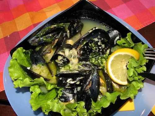 A blue mussel salad