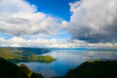danau toba 10 Most Amazing Crater Lakes in the World