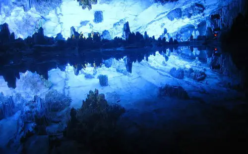 800px Guilin Reed Flute Cave e1300210665161 10 of the Worlds Most Amazing Geological Wonders